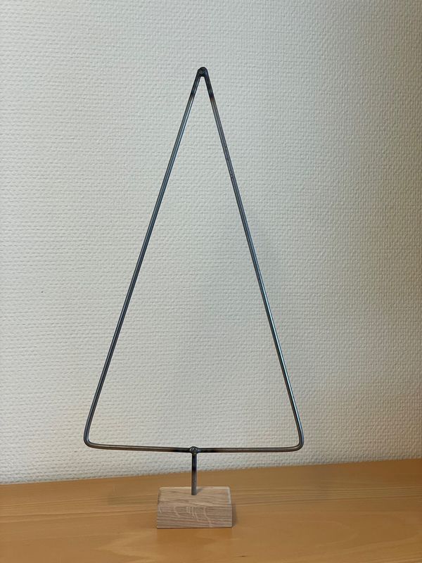 Juletre på eikefot